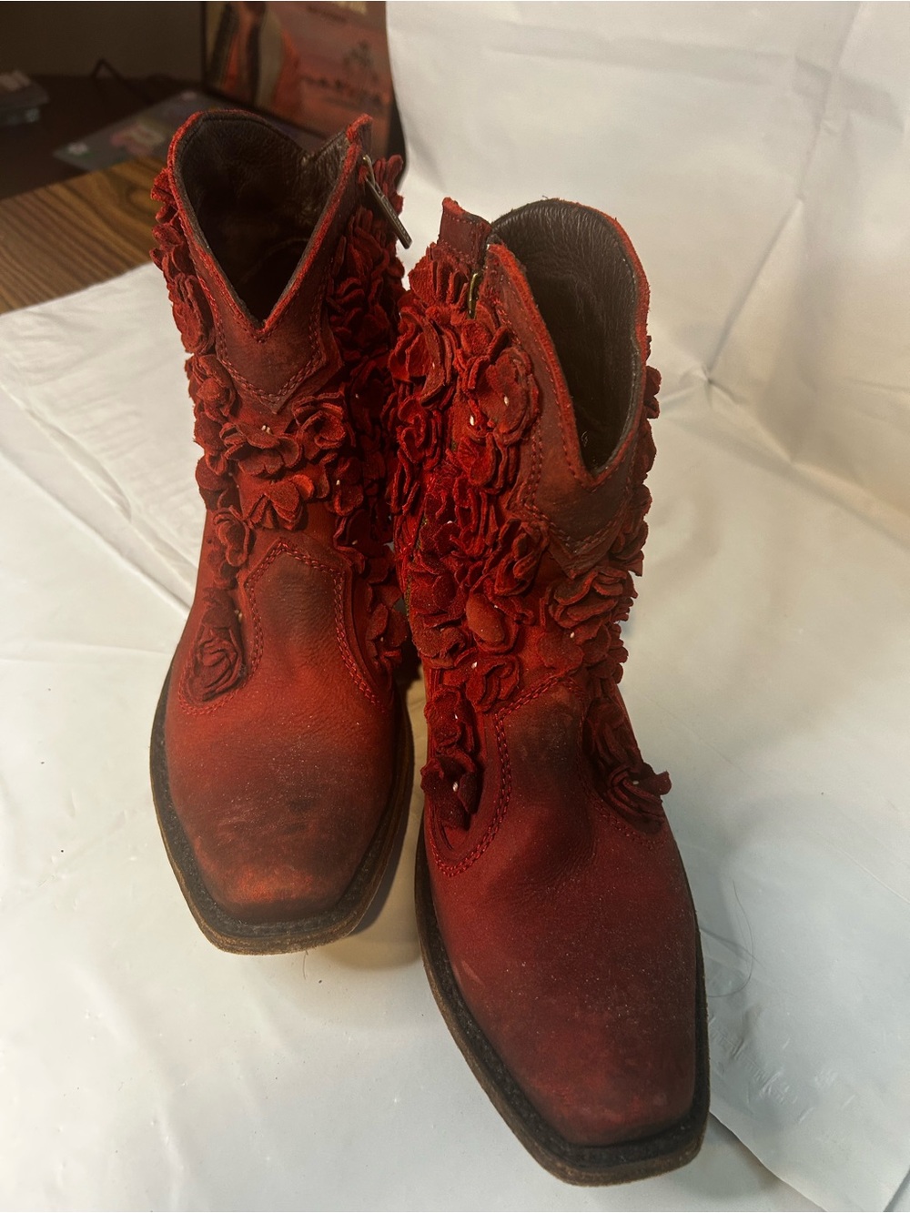 LIBERTY Women's Red Floral Suede Ankle Boots MADE IN MEXICO Size 8.5 - Picture 2 of 16